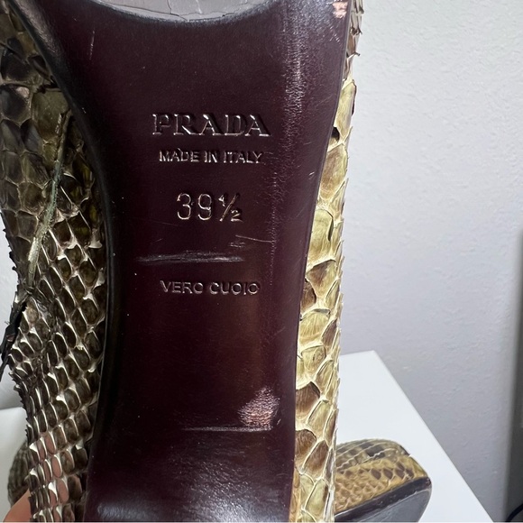 PRADA SNAKESKIN HIGH HEEL ANKLE BOOT
OLIVE GREEN WITH GOLD LEATHER LINING 39 1/2 - Picture 11 of 13
